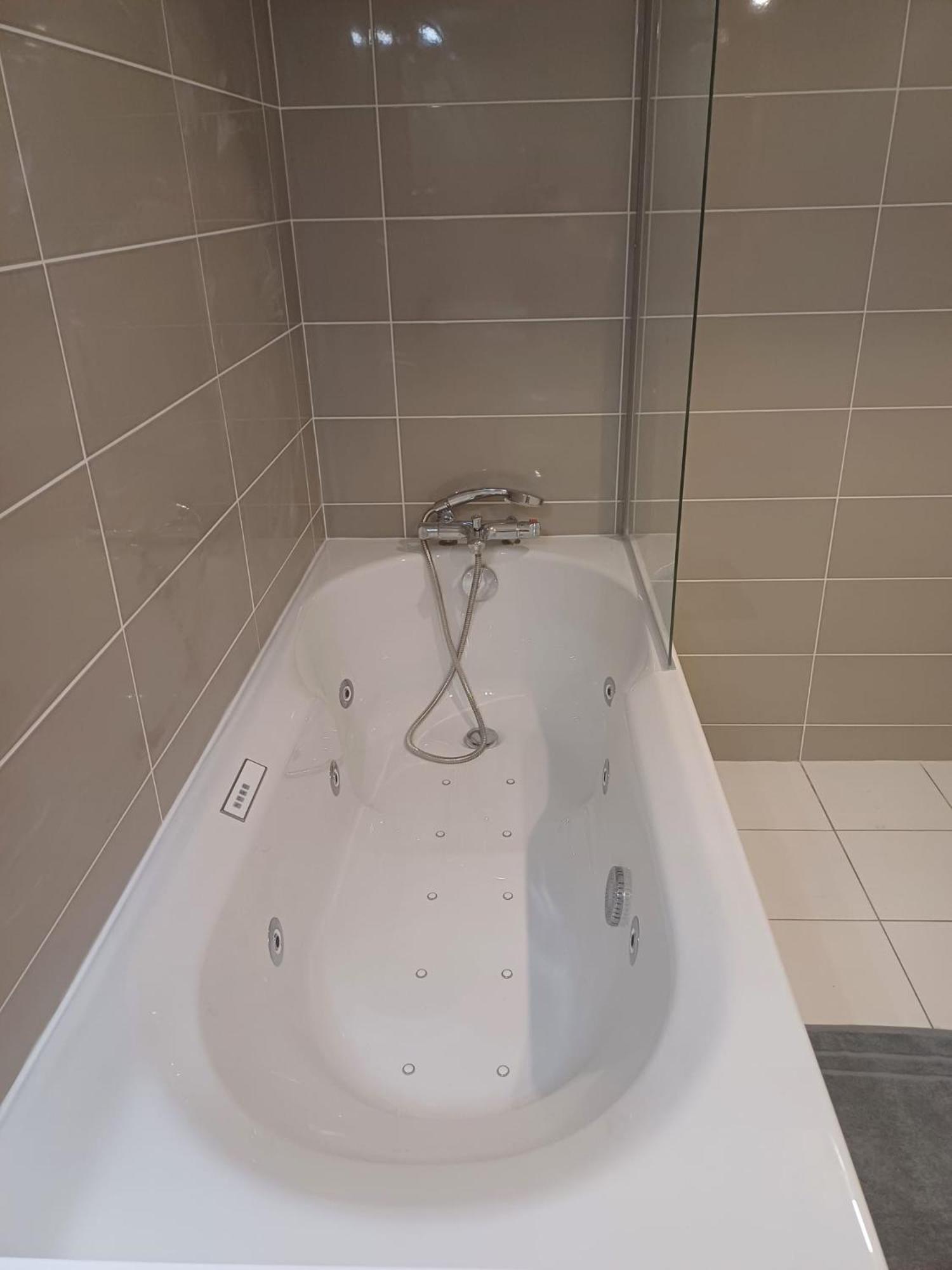 Le Loft Du Canal, 2 Lits, Baignoire Balneo, Wifi Apartment *